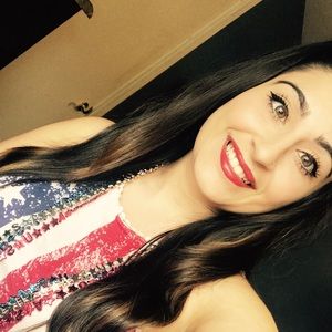 Meet your Posher, Daniella